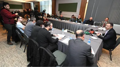 ERDOĞAN, GAZETECİLERE BAŞARILAR DİLİYORUM