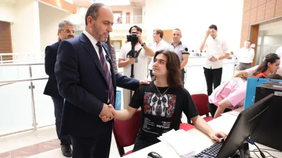 Rektör Güngör PAÜ Ailesine Katılan Öğrencilerle Tanıştı