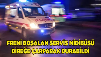 Freni boşalan servis midibüsü direğe çarparak durabildi