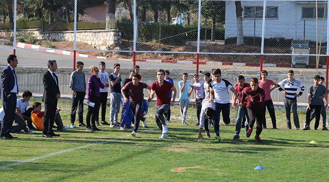 ÇAL'DA SPORCULAR ATA'YA SAYGI İÇİN KOŞTU