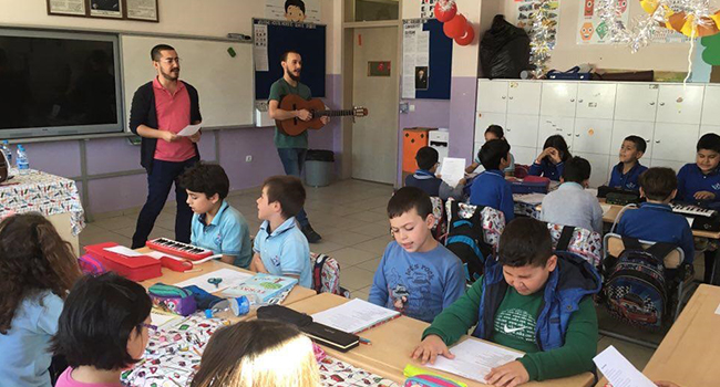 ÖĞRETMEN ADAYLARI HAYATLARA DOKUNUYOR