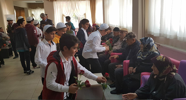 MÜFTÜLÜKTEN HUZUREVİNE ANLAMLI ZİYARET