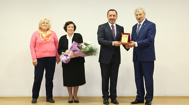 REKTÖR BAĞ ELİNİ ÖPEREK TEŞEKKÜR ETTİ