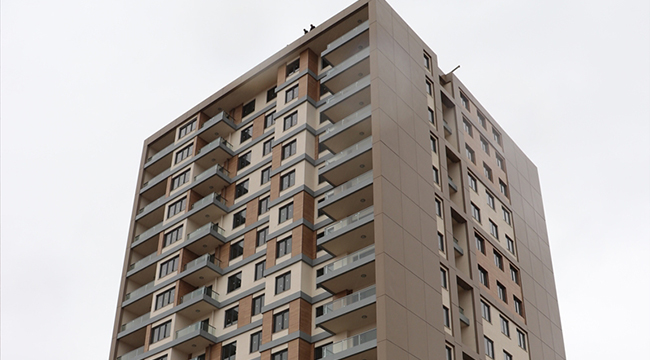 VİNCE VE APARTMANIN ÇATISINA ÇIKTILAR