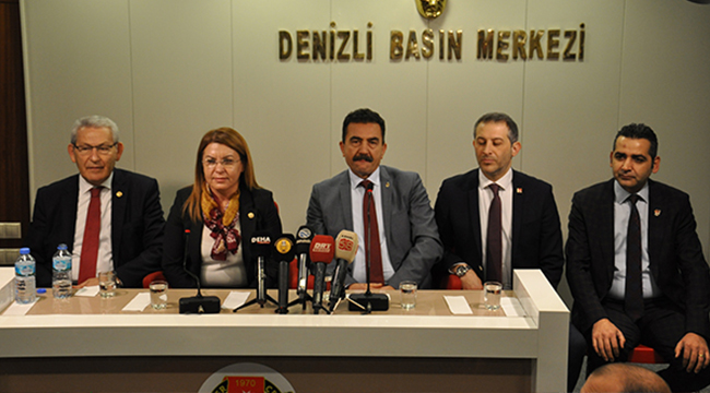 CHP'YE GEÇEN ARSLAN'A ROZETİ TAKILDI