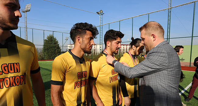 ÖĞRENCİ FUTBOL TURNUVASI’NIN ŞAMPİYONU İİBF TAKIMI OLDU