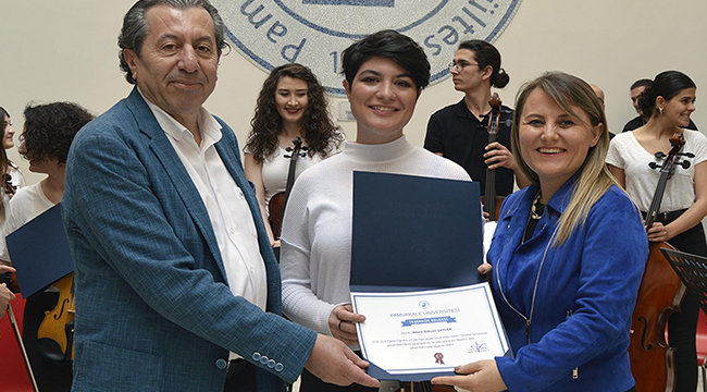 PAÜ GENÇLİK ODA ORKESTRASI DİNLEYİCİLERİ BÜYÜLEDİ