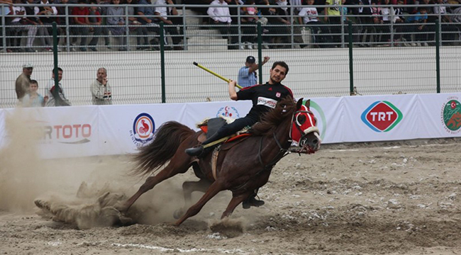 DENİZLİ’DE ATLI CİRİT HEYECANI