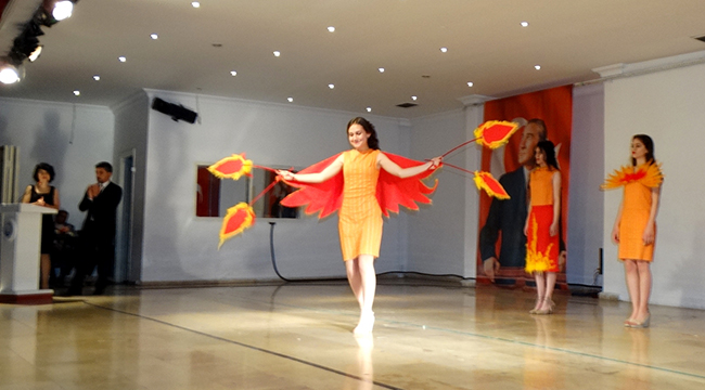 MODA TASARIM ÖĞRENCİLERİNDEN “EFSANE” DEFİLE