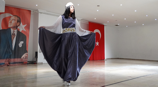 MODA TASARIM ÖĞRENCİLERİNDEN “EFSANE” DEFİLE