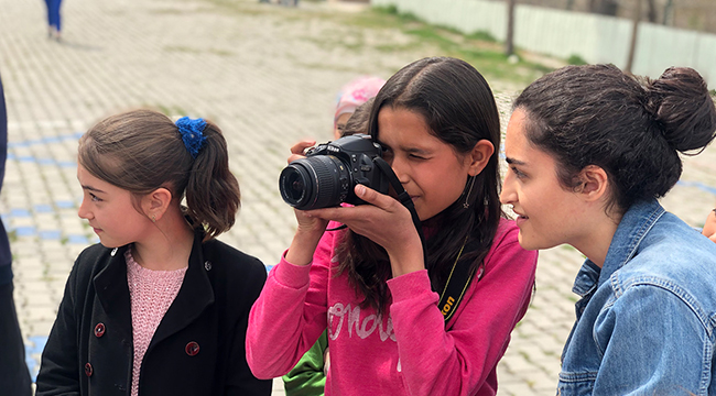 KÖY OKULU ÖĞRENCİLERi FOTOĞRAFÇILIKLA TANIŞTI