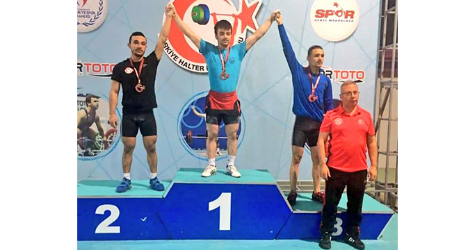 Podyumda Avcıl Fırtınası Esti