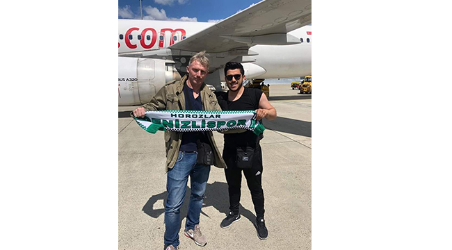 İki Efsanenin Pazar Günü Tribündeki Yeri Hazır