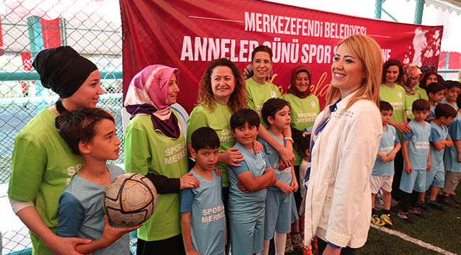 Merkezefendi Anneleri Farklı Bir Kutlama Yaptı