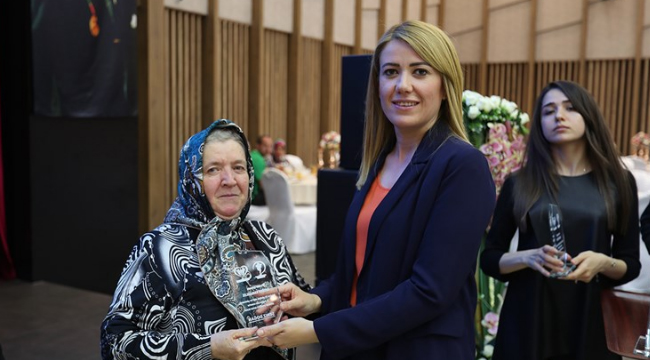 Engelsiz Yaşam Akademisi'nin Ödüllerini Doğan Verdi