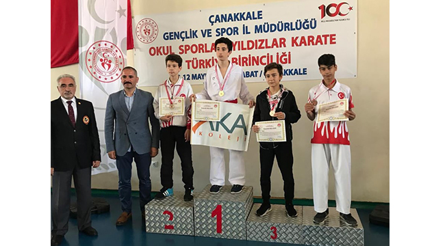 Karateciler Türkiye Şampiyonasından Madalyalarla Döndü