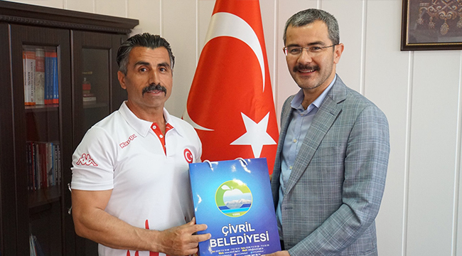 Çivril’de Milli Sporcular Coşkuyla Karşılandı