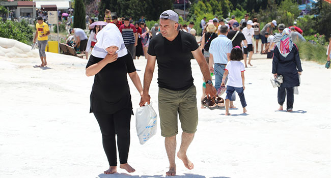 Pamukkale'yi 6 Günde 80 Bin Turist Gezdi