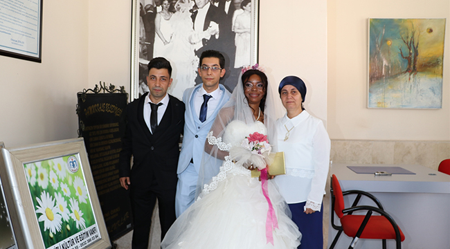Fildişi Sahili'nden Denizli'ye Gelin Geldi