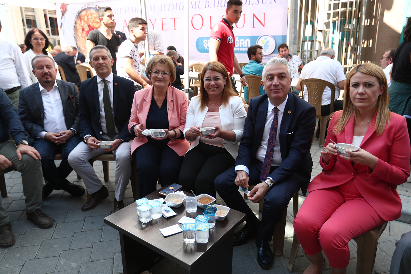 MERKEZEFENDİ BELEDİYESİ’NDEN AŞURE İKRAMI