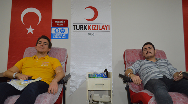GENÇ İŞADAMLARI KAN BAĞIŞLADI