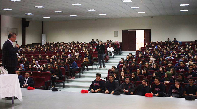 BAŞKAN GÜVEN ÖĞRENCİLERLE SÖYLEŞTİ
