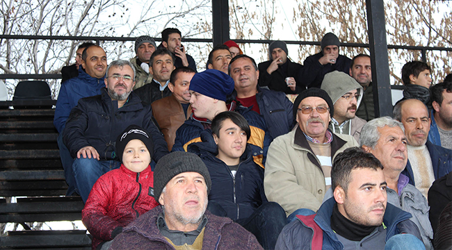 BAŞKAN AKCAN MAÇI TARAFTARLARLA İZLEDİ
