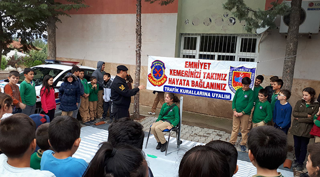 JANDARMA GENÇ TRAFİK DEDEKTİFLERİ YETİŞTİRİYOR