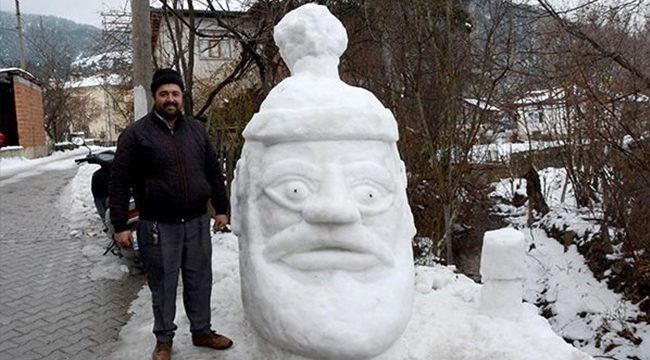 ÇAMELİLİ HEYKELTRAŞ KARDAN SHREK YAPTI