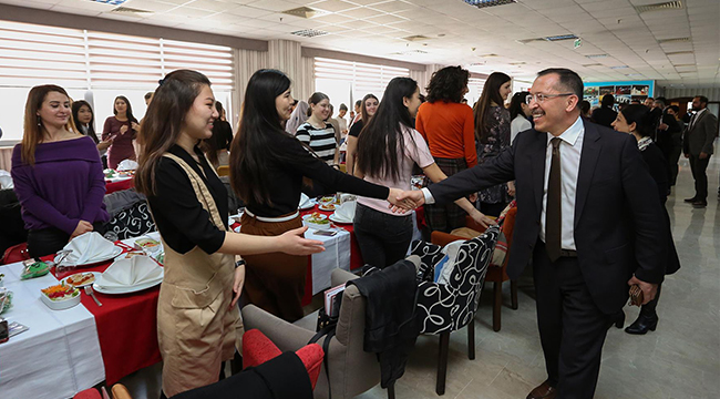 REKTÖR BAĞ YABANCI ÖĞRENCİLERLE TANIŞMA YEMEĞİNDE BULUŞTU
