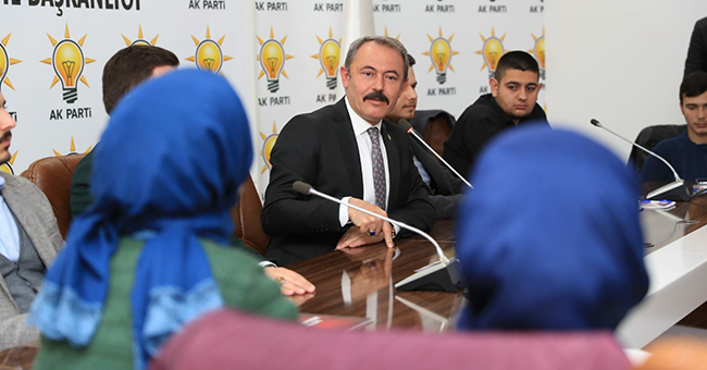 TİN PARTİLİ GENÇLERLE BİR ARAYA GELDİ