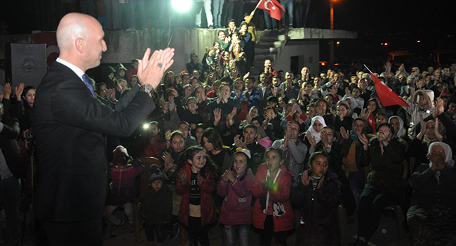 ÖZBAŞ TOSUNLAR’DA TEZAHÜRATLARLA KARŞILANDI