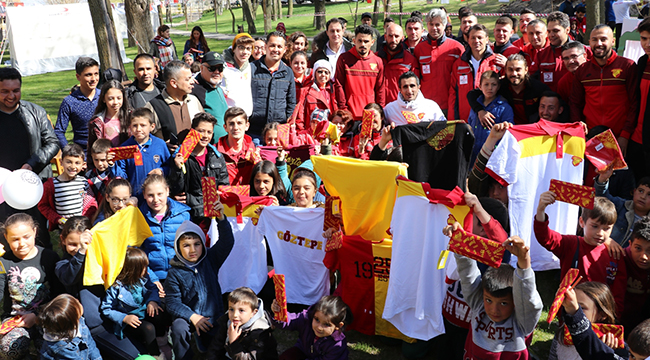 GÖZTEPELİ FUTBOLCULARDAN ÖRNEK DAVRANIŞ