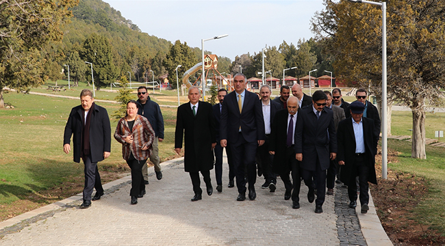 BAKAN ERSOY “LAODİKYA EFES STANDARTLARINA ÇIKARILACAK”