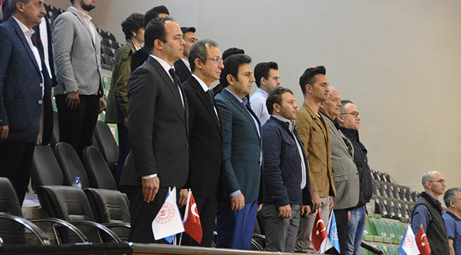 HALK OYUNLARINDA YILDIZLAR GEÇİDİ
