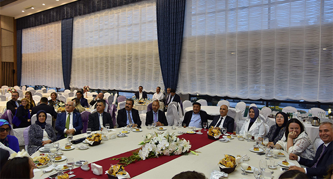 Hayırsever Aslan Ailesi’ne Vefa Gecesi Düzenlendi
