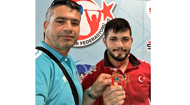 Podyumda Avcıl Fırtınası Esti