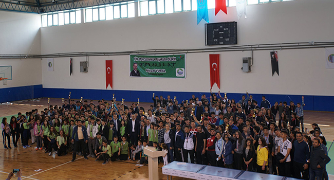 Niyazi Vural Öğrencilere Ödüllerini Verdi
