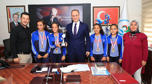 Başkan Örki Şampiyonları Ağırladı