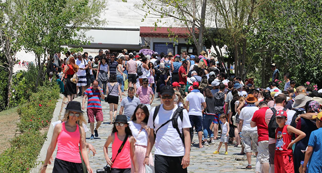 Pamukkale'yi 6 Günde 80 Bin Turist Gezdi