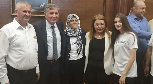Dualarla Makamına Oturdu