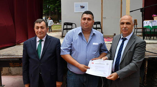 Acıpayamlı Öğrenciler Diplomalarını Vali Karahan’dan Aldı