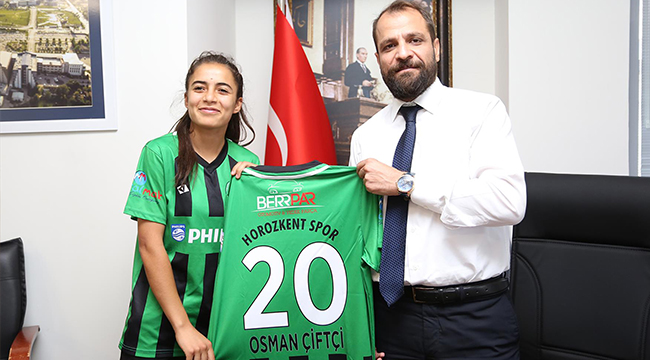 Horozkent Kadın Futbol Takımı Rektör Bağ’ı Ziyaret Etti
