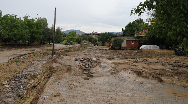 Denizli'de Şiddetli Yağış Hayatı Felç Etti