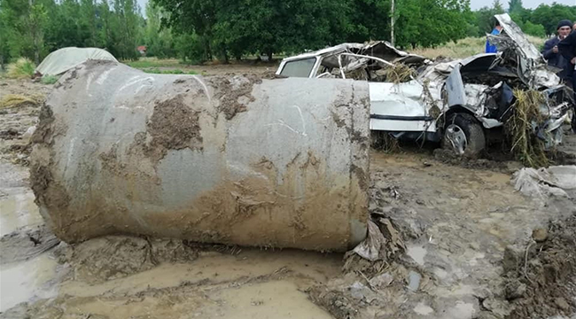 Denizli'de Şiddetli Yağış Hayatı Felç Etti