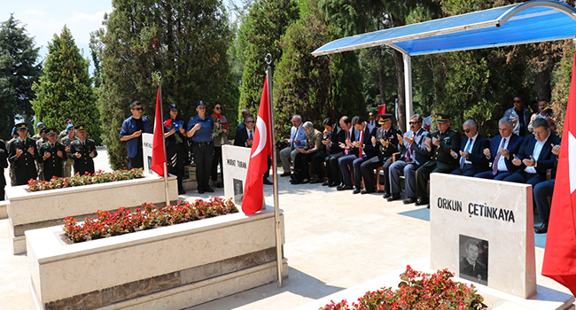 Protokol Denizli’nin Şehitlerini Unutmadı