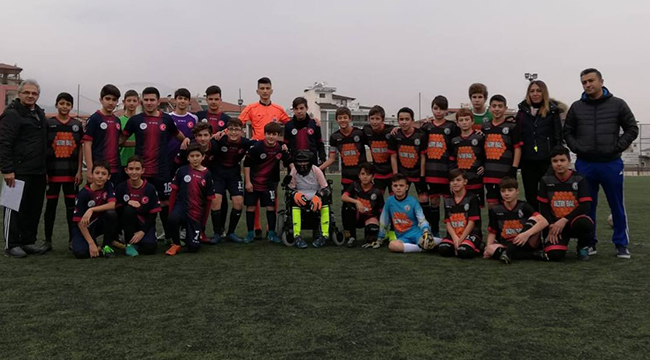 FUTBOLDA GENÇLER GOLE DOYURDU