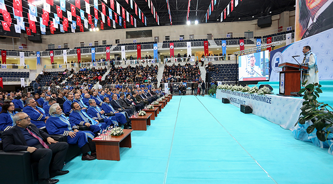 211 ÖĞRETİM ÜYESİ AKADEMİK CÜBBESİNİ GİYDİ