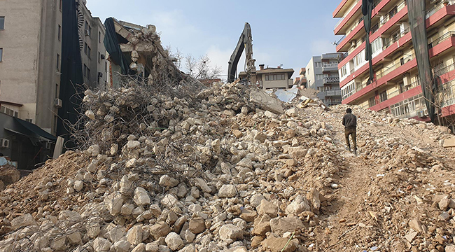 REKTÖR BAĞ, YIKIMI SÜREN PAÜ HASTANESİ’NDE İNCELEME YAPTI