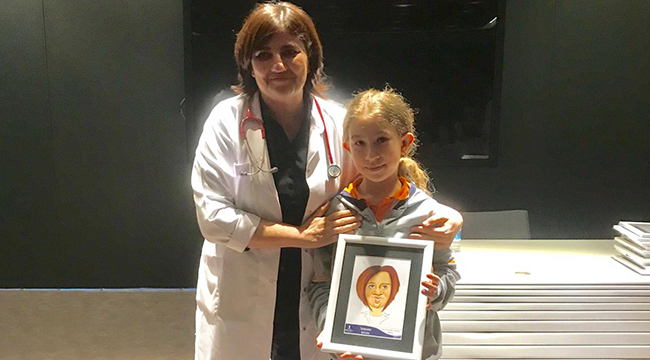 BİLNET ÖĞRENCİLERİNDEN DOKTORLARA SÜRPRİZ KUTLAMA